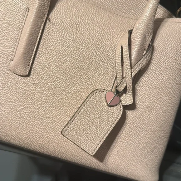 Kate spade bag 
Never used  it - Picture 2 of 5